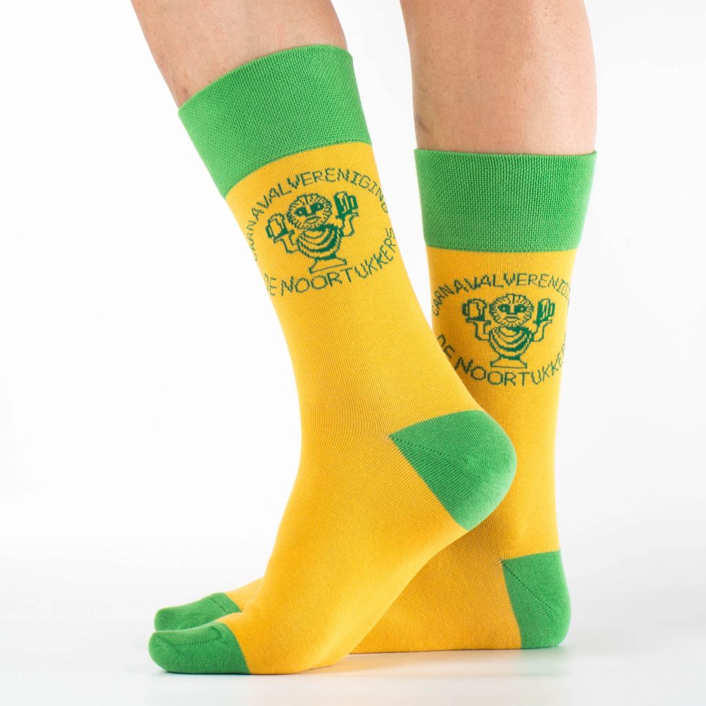 vrolijke Carnavals sokken met logo